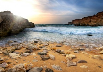 sahildeki taşlar ve taşkın…